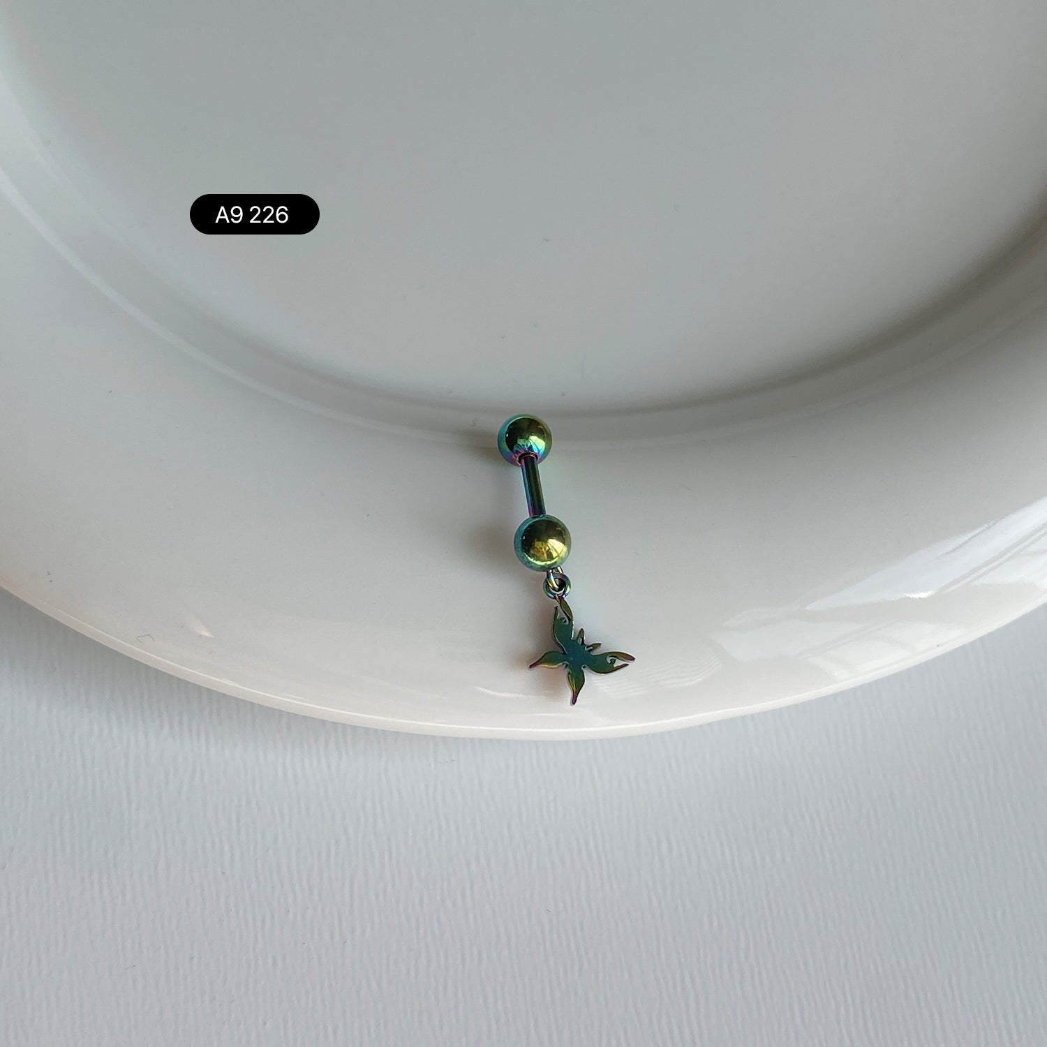 A9 226 虹ドロップ蝶ピアス