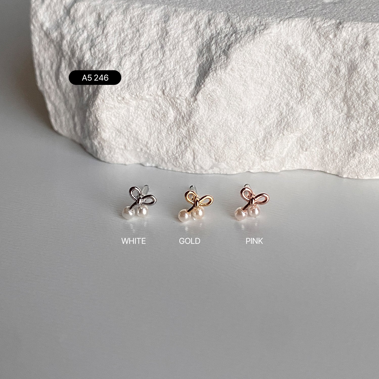 A5 246 アクリル真珠リボンピアス