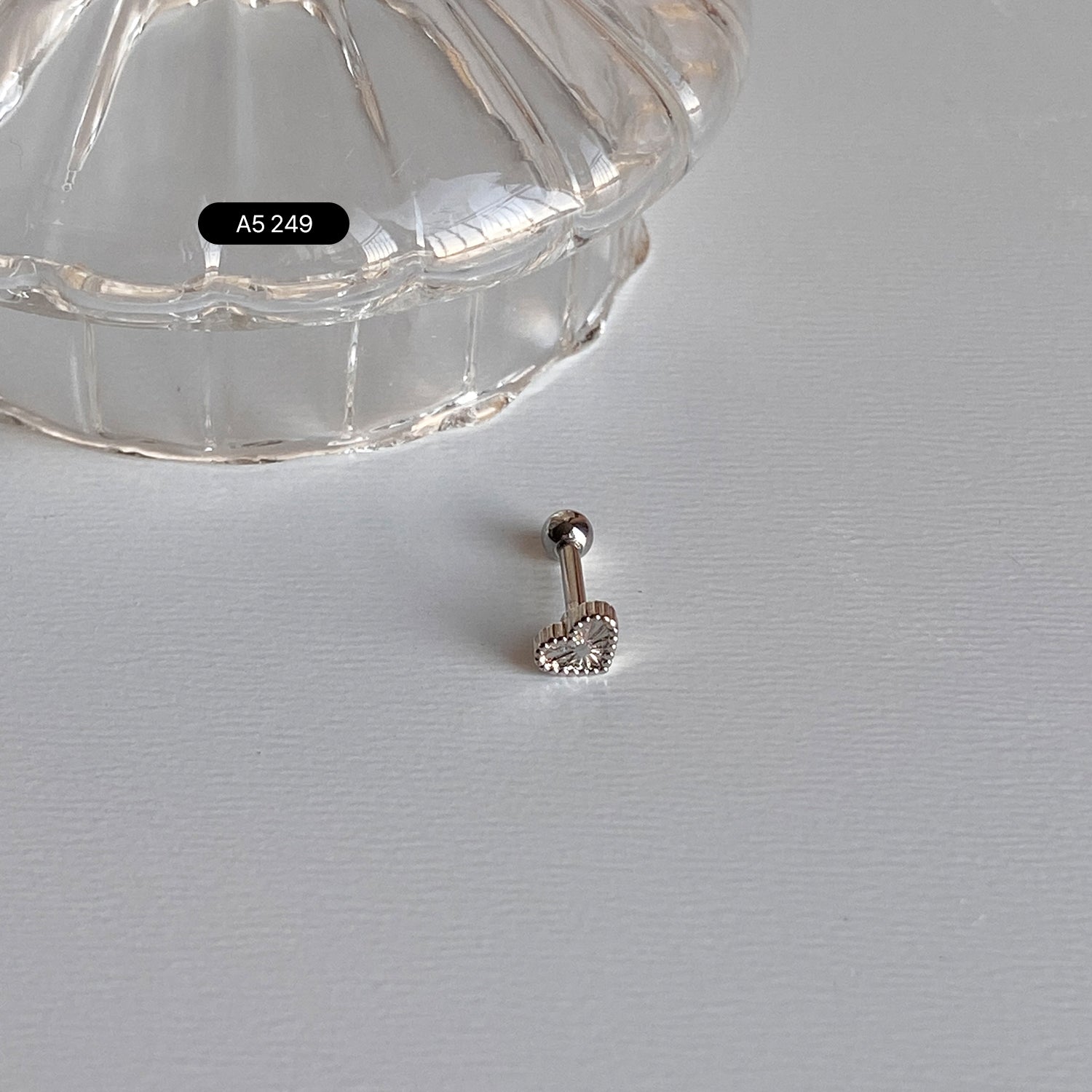 A5 249 シャインハートキュービックピアス