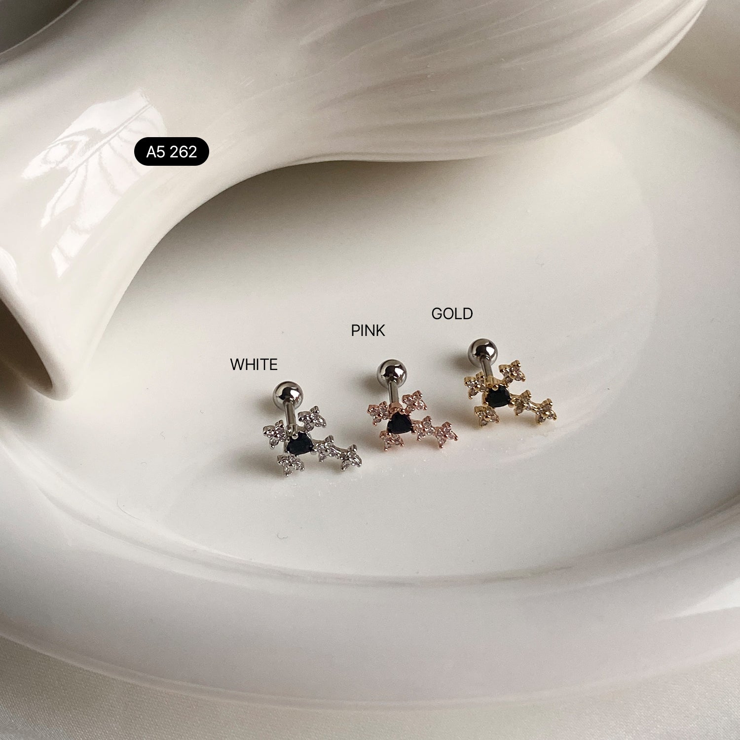 A5 262 キュービックブラッククロスピアス