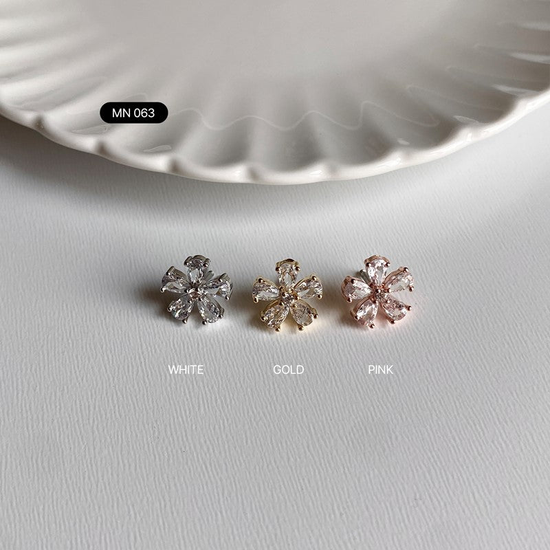 MN 063 キュービックフラワーピアス