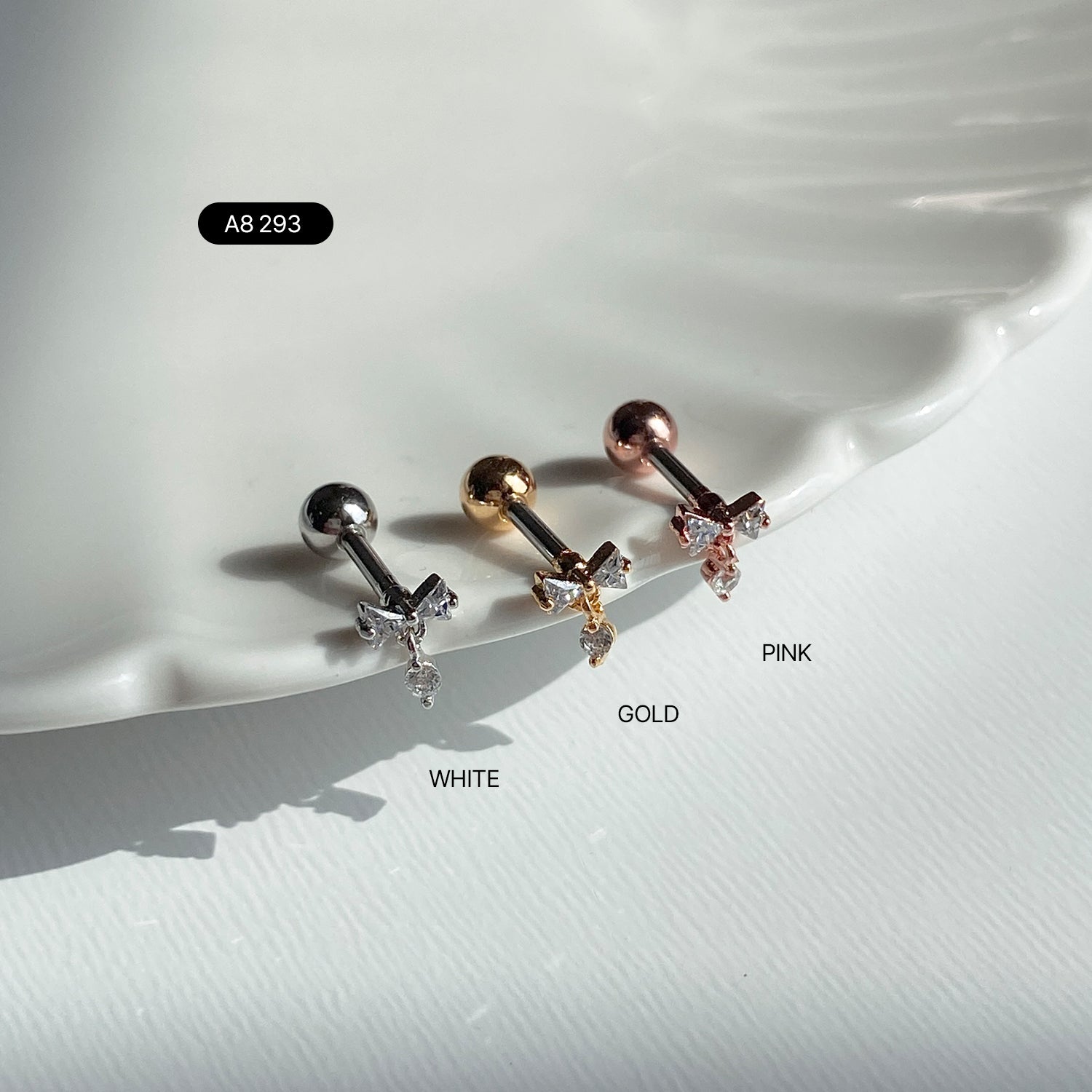 A8 293 ガラガラミニリボンキュービックピアス