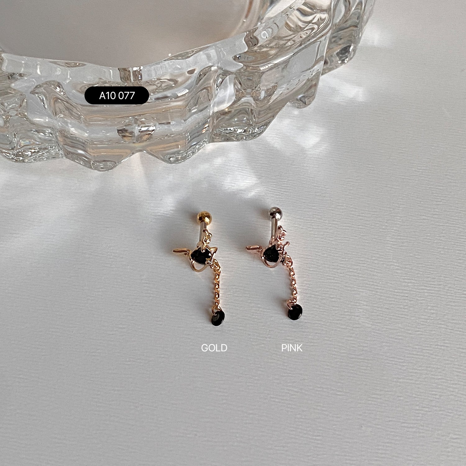 A10 077 ブラックストーンドロップキュービックピアス