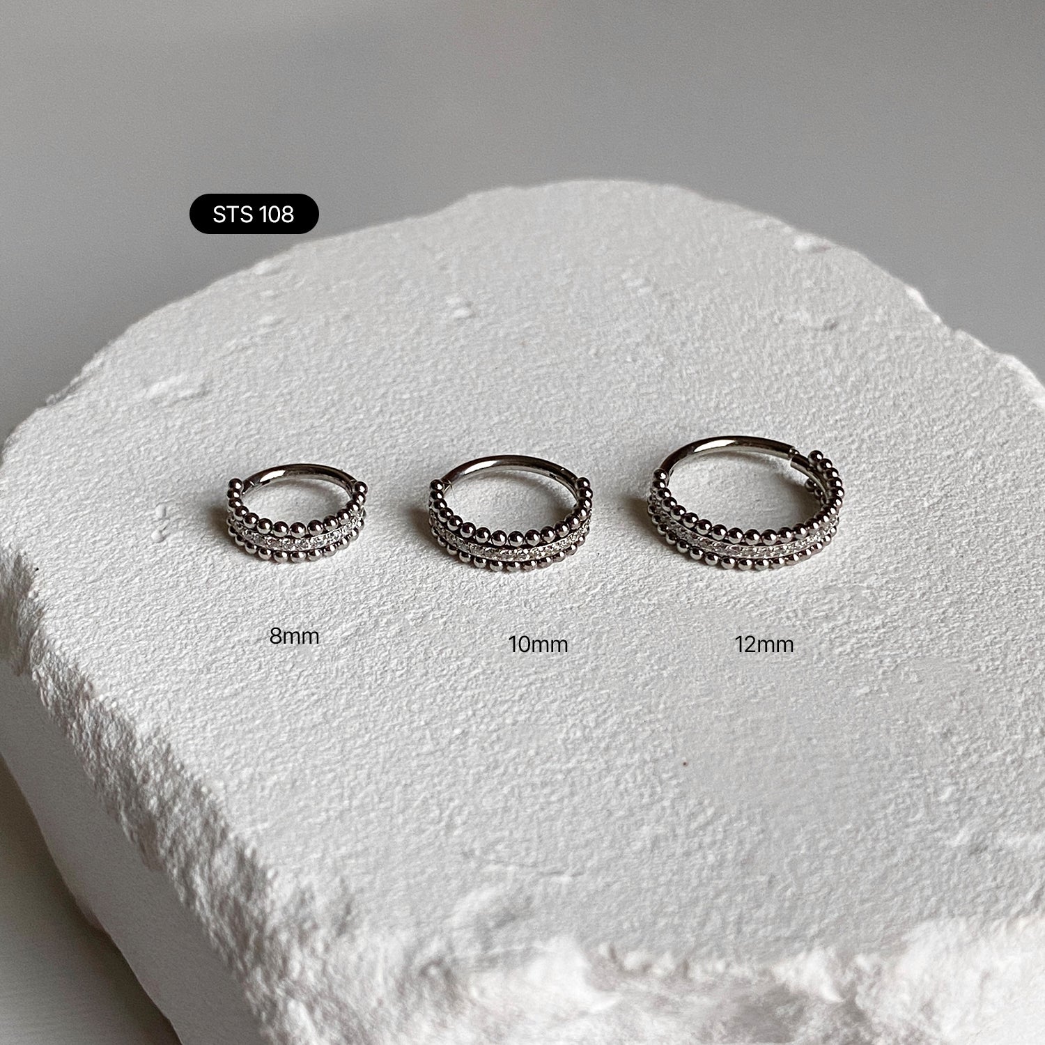 STS 108 エンティックミニキュービックシグメントリングピアス