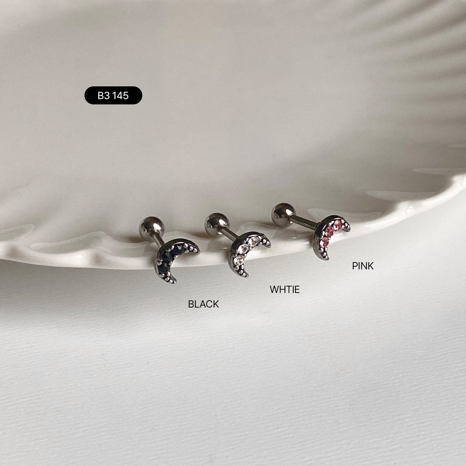 B3 145 アンティークキュービックムーンピアス