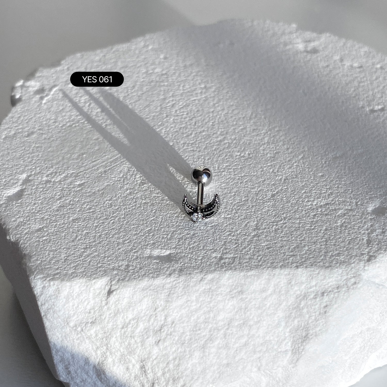 YES 061 ムーンストーンポイントピアス