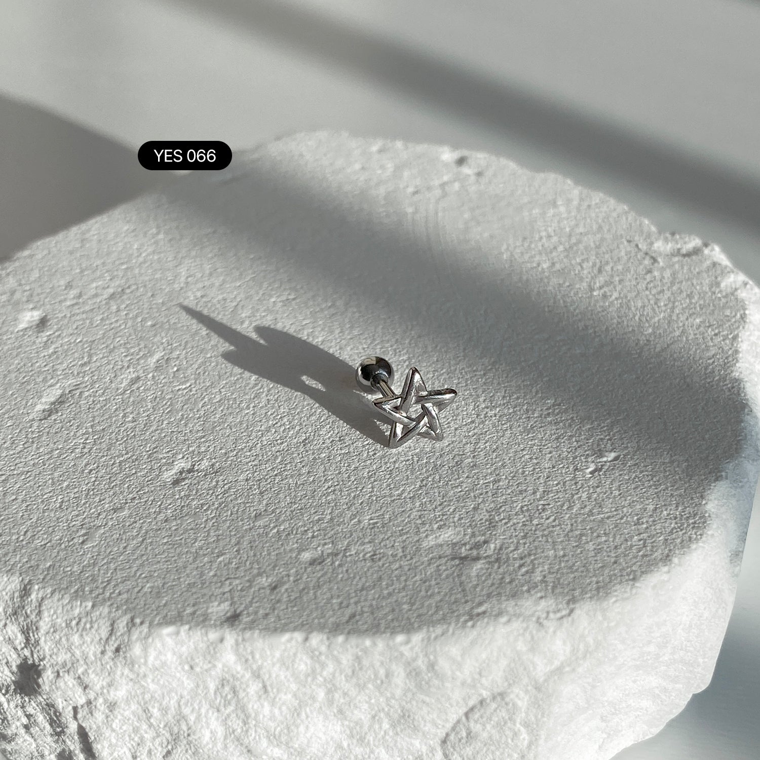 YES 066 ラインスタースチールバーベルピアス