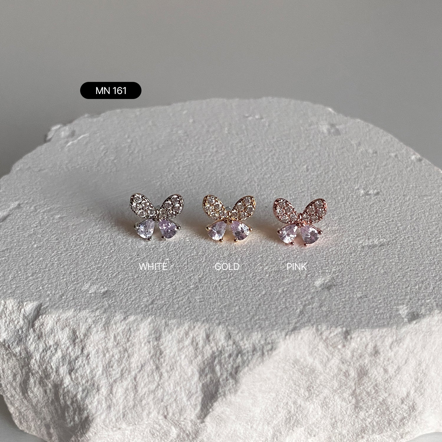 MN 161 ハーフキュービック蝶ピアス