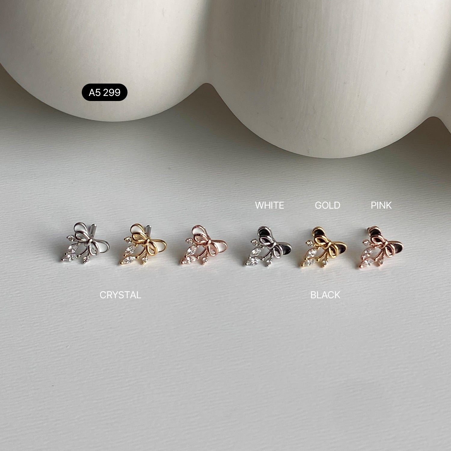 A5 299 キュービックブラックホワイトリボンピアス