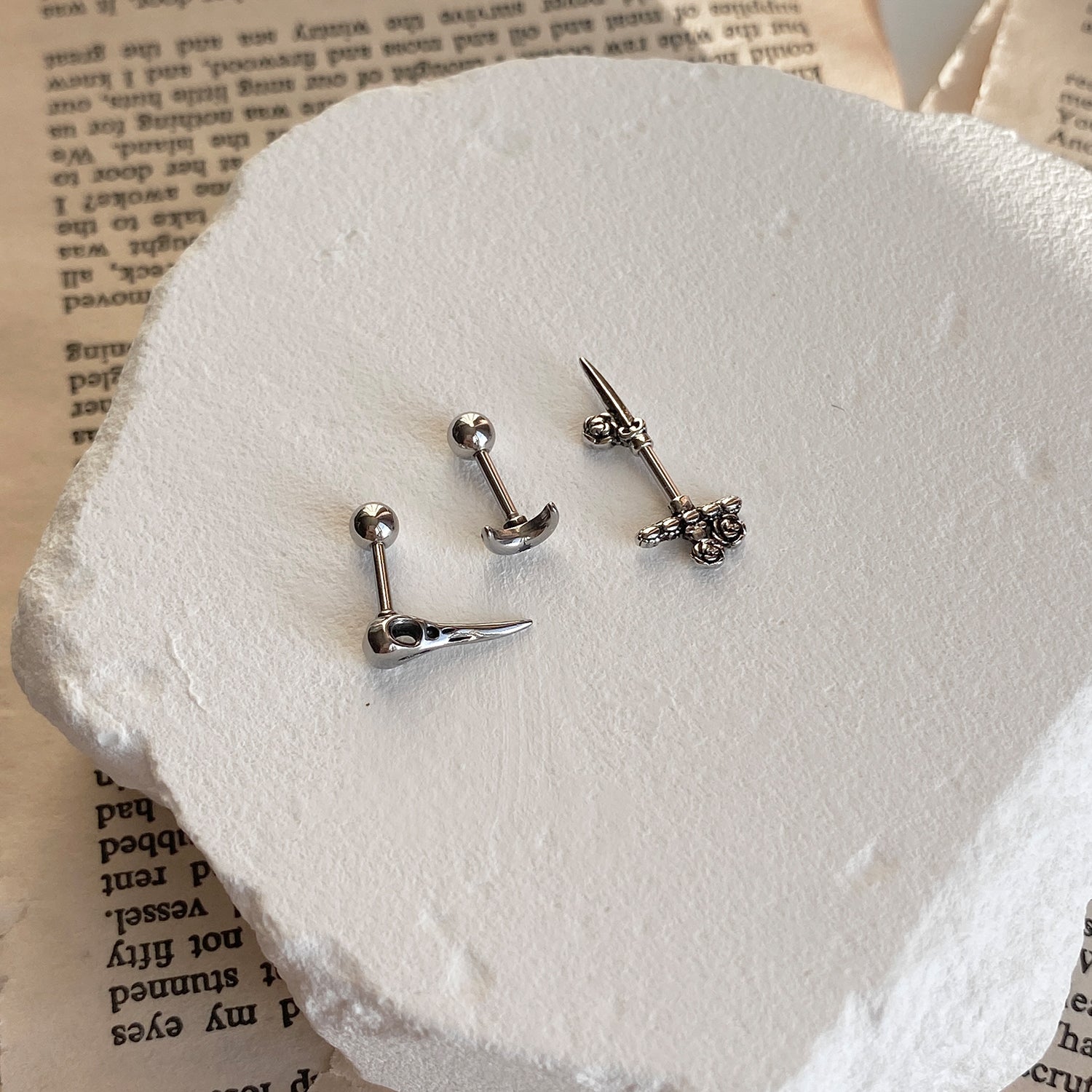 SET-084 エンティックムーンズ牙ピアスセット