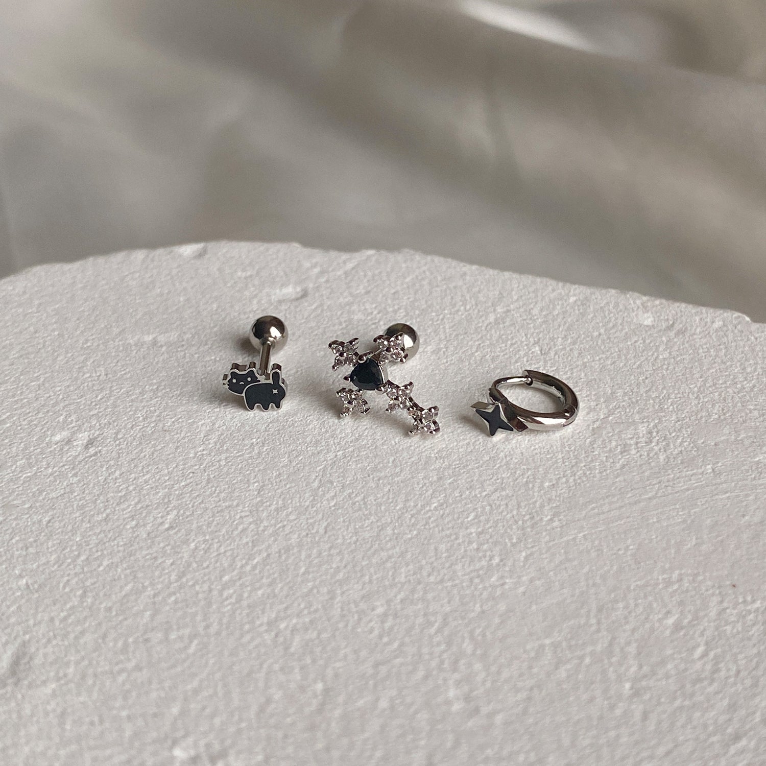 SET-006 キュービック猫クロスピアスセット