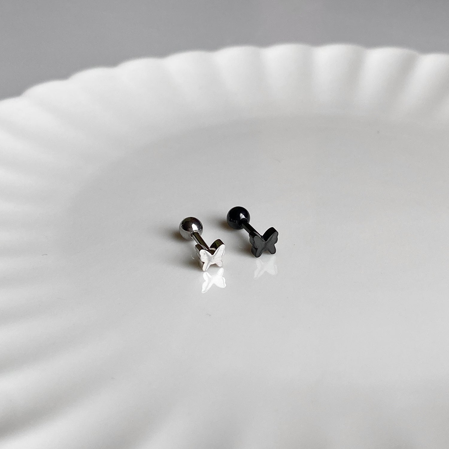 A9 142 厚いエンティックナビピアス