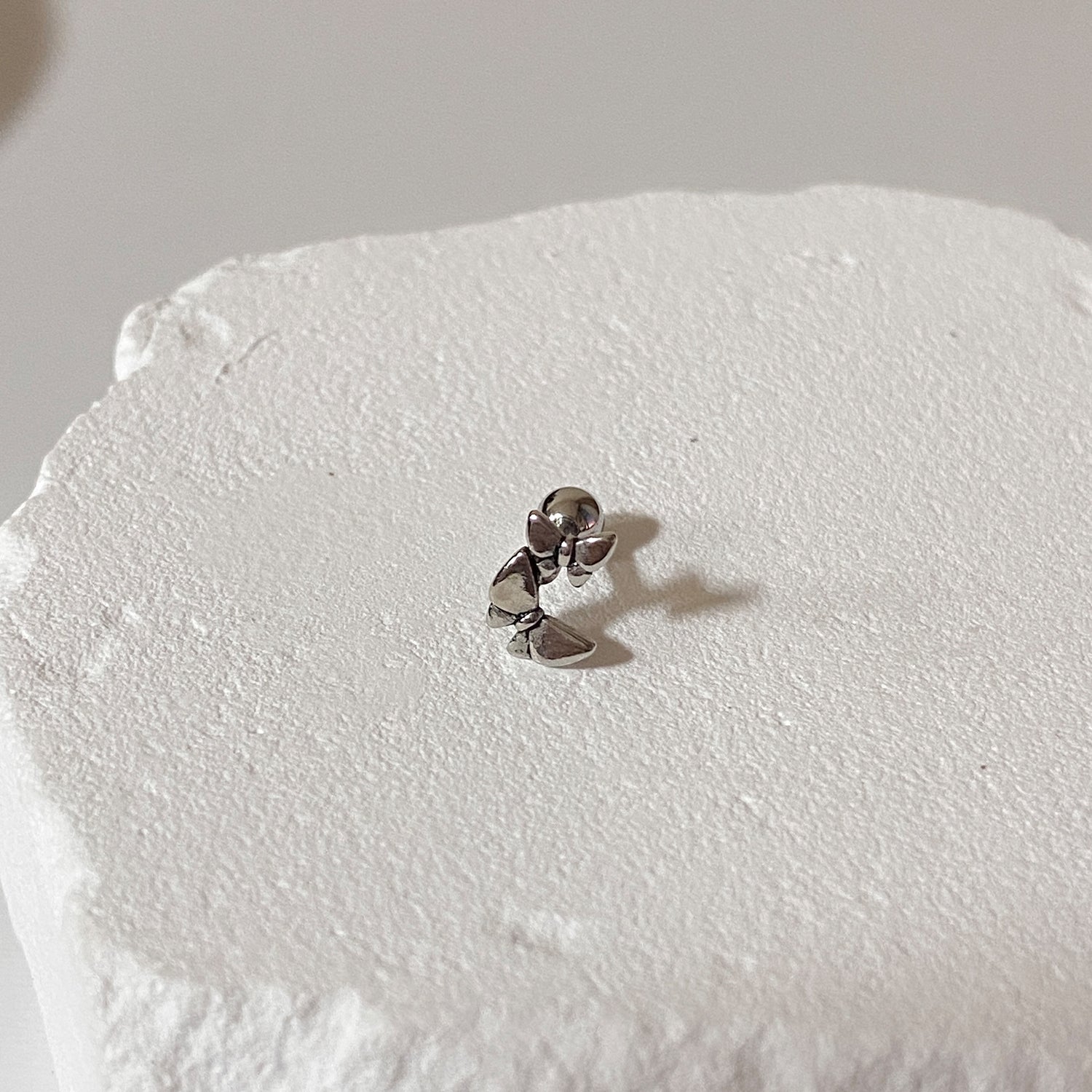 A2 253 エンティック蝶ピアス