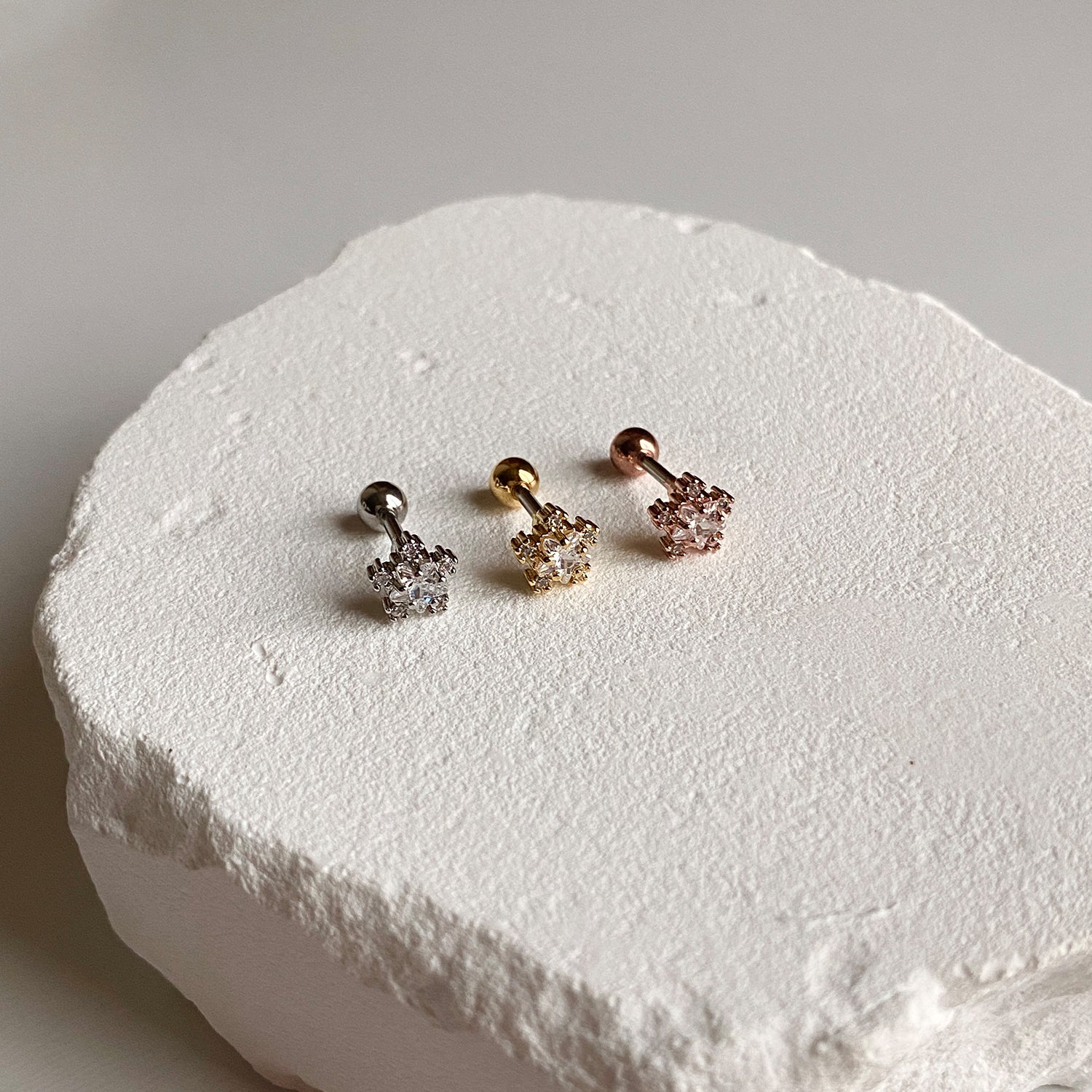 MN 066 キューティーストーンフラワーピアス