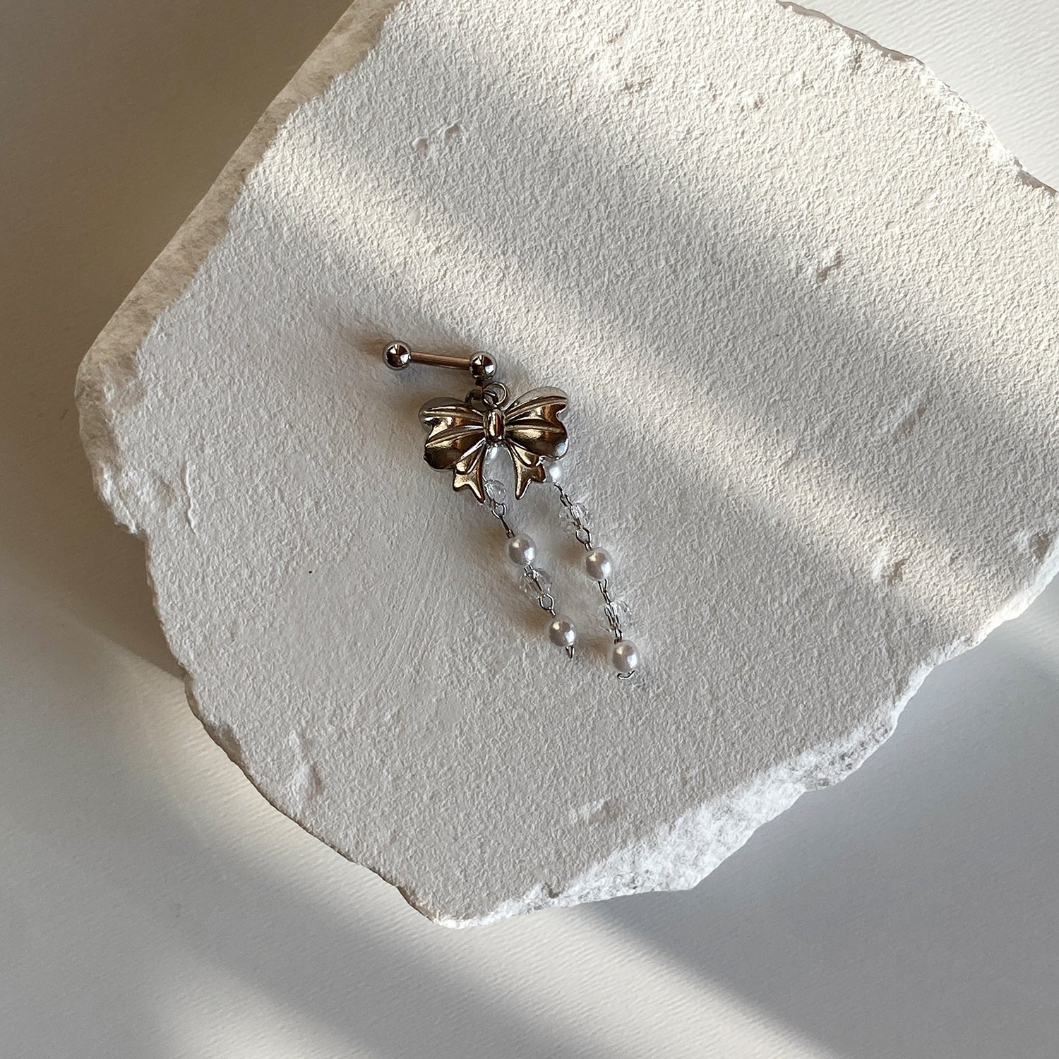 A2 216 アクリルパールビーズリボンドロップピアス