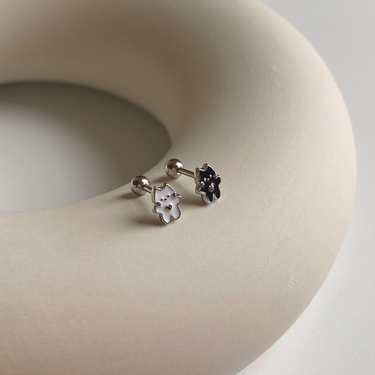 B3 096 サージカルエポック猫ピアス