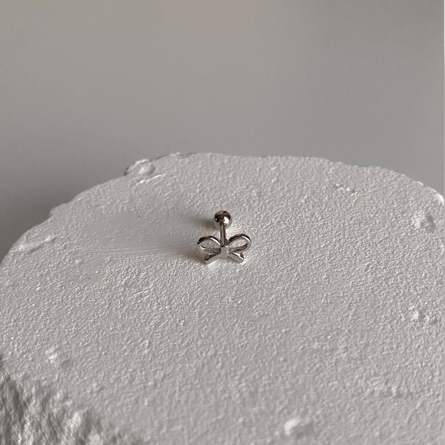 B3 142 リボンラインピアス