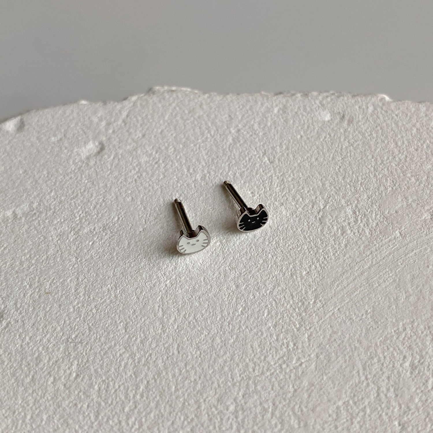 B3 029 サージカルエポックぽっちゃり猫ピアス