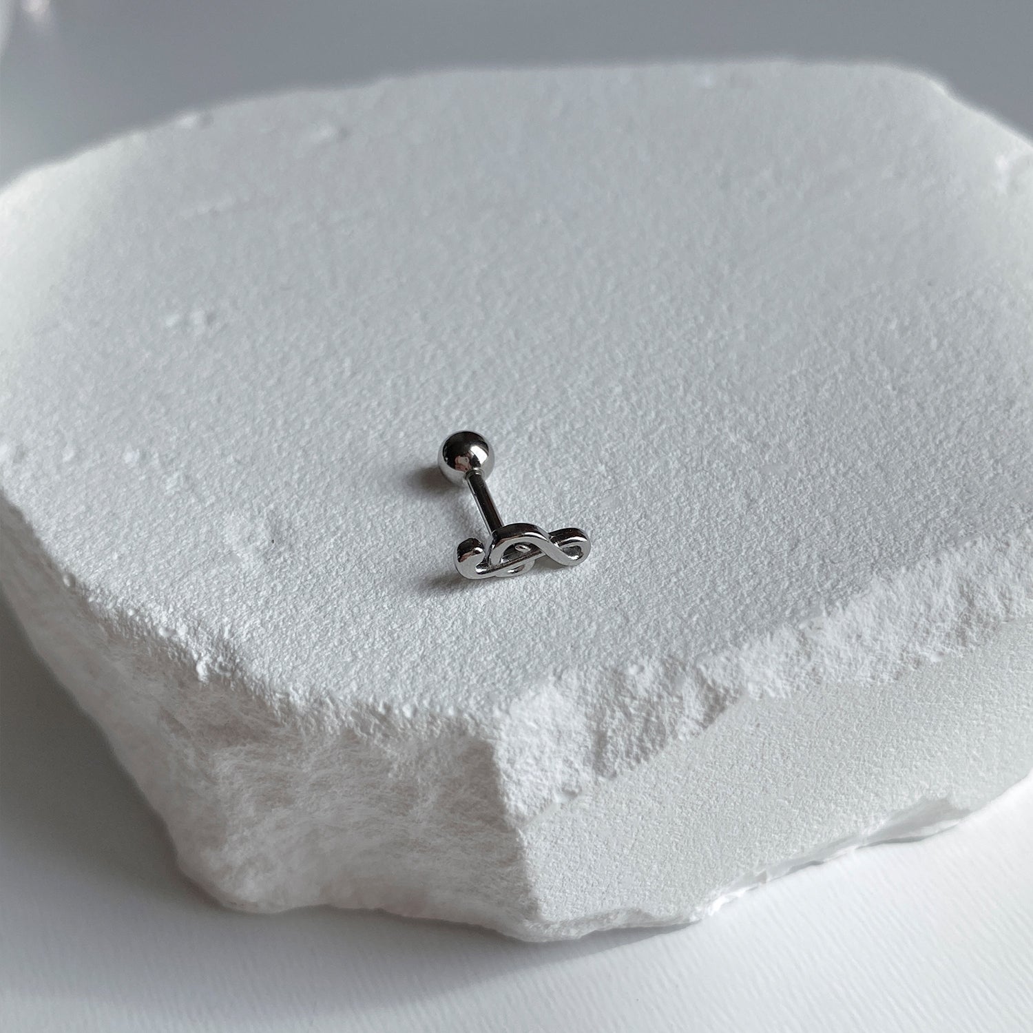 A9 137 シンプルミュージックシンボルピアス