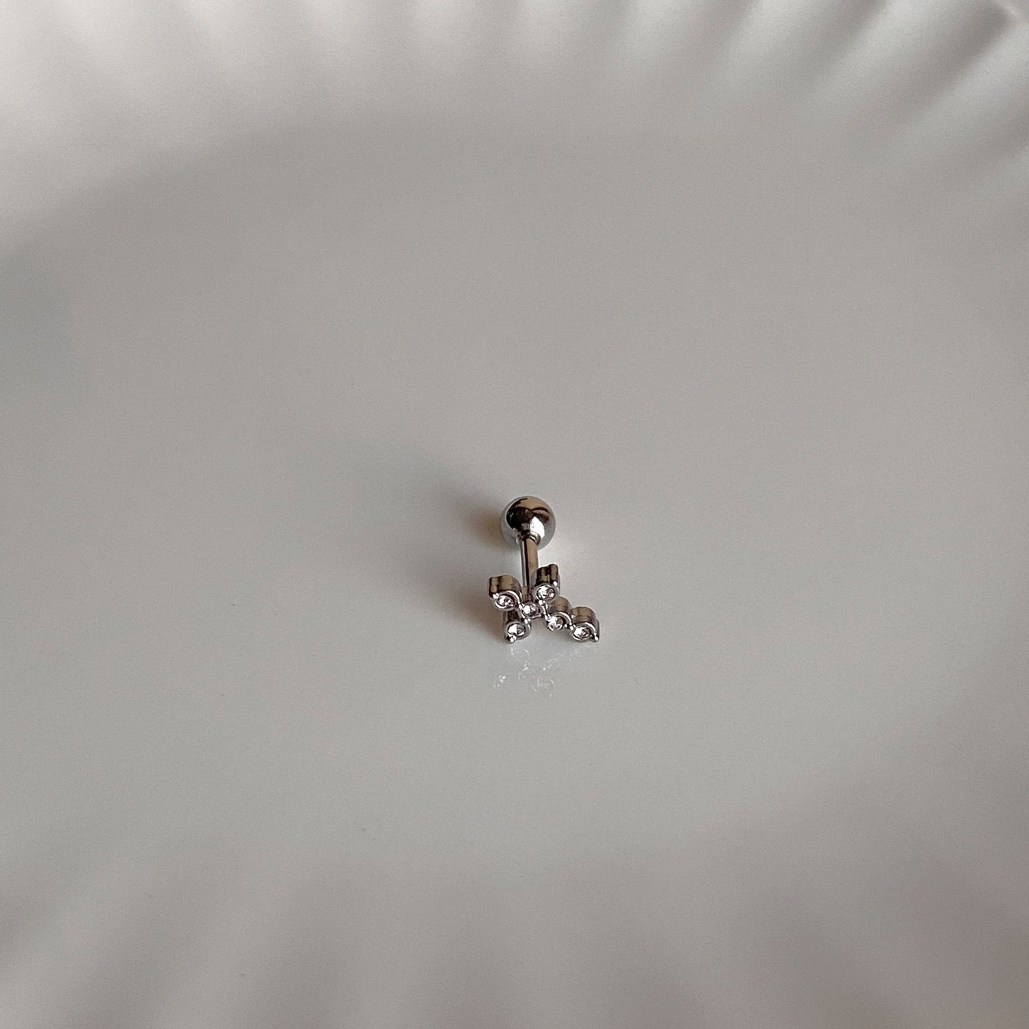 B3 078 ドングルキュービッククロスピアス