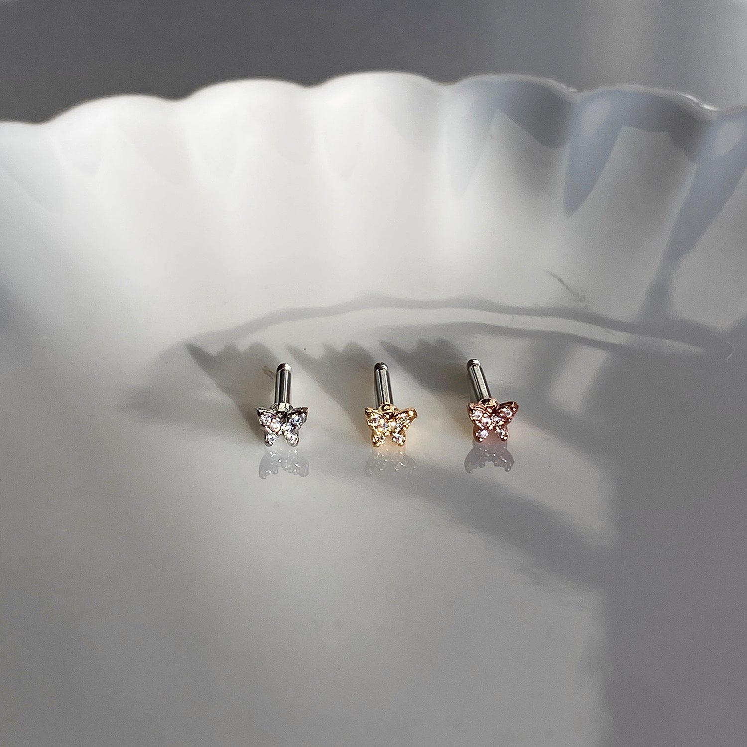 MN 199 ミニバタフライキュービックピアス