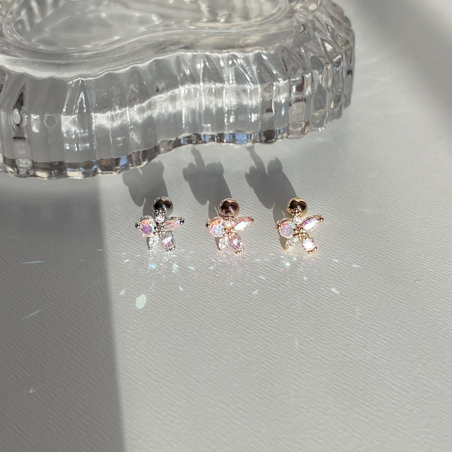 A8 289 フラワーオーロラミックスキュービックピアス