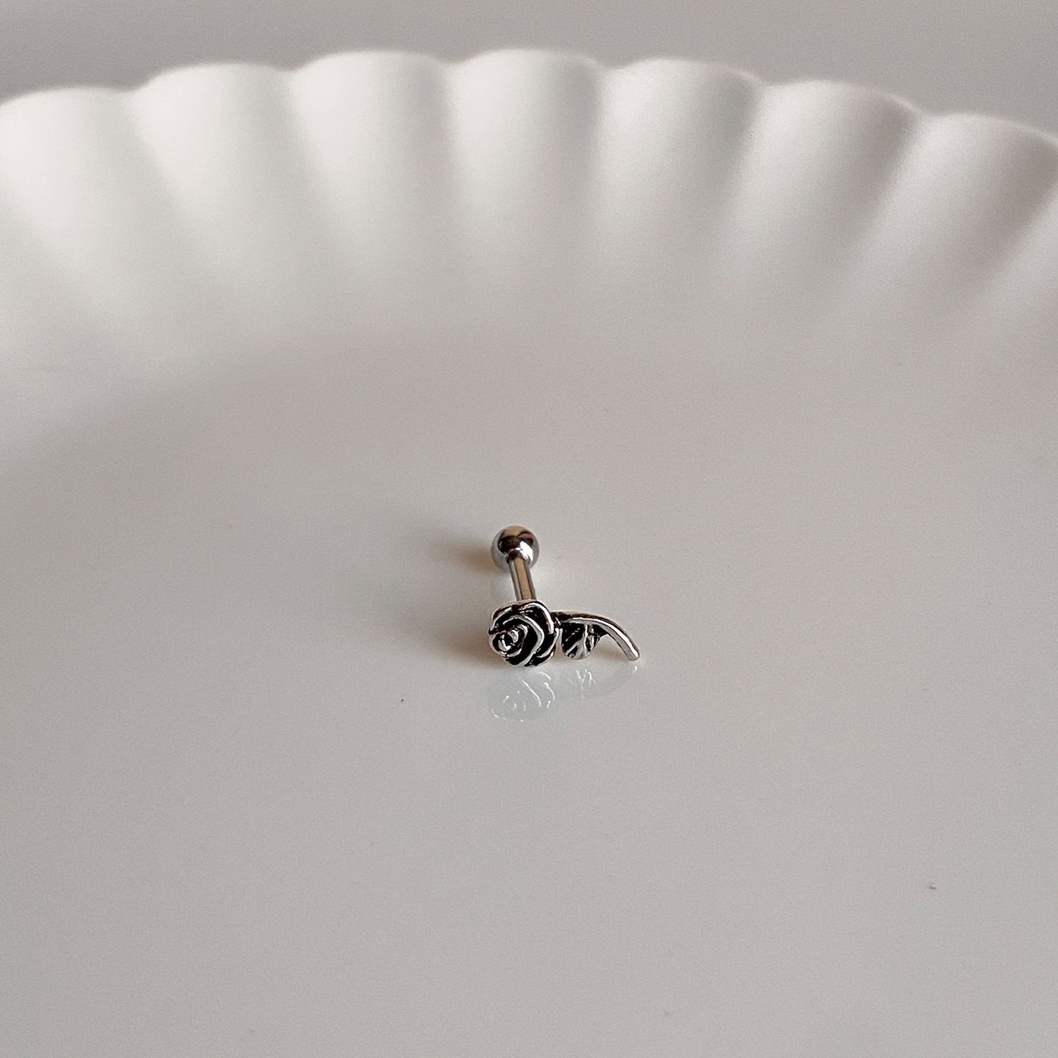 MV 074 エンティックローズフラワーピアス