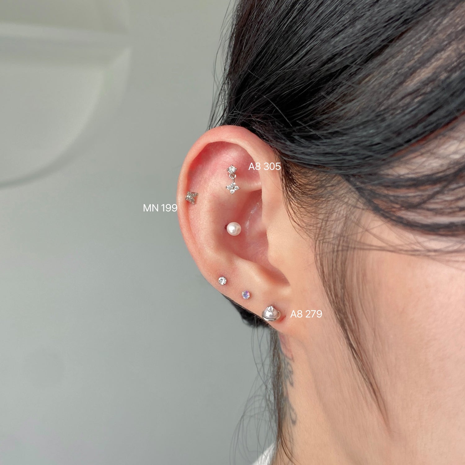 MN 199 ミニバタフライキュービックピアス