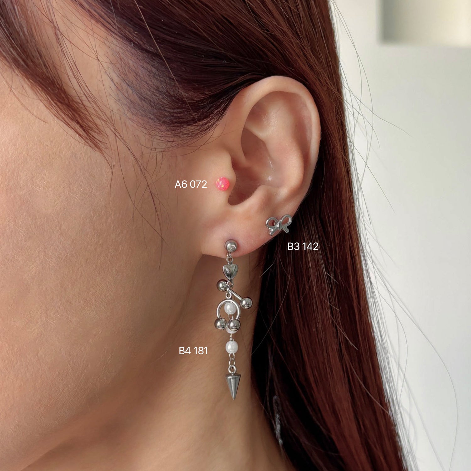 B3 142 リボンラインピアス