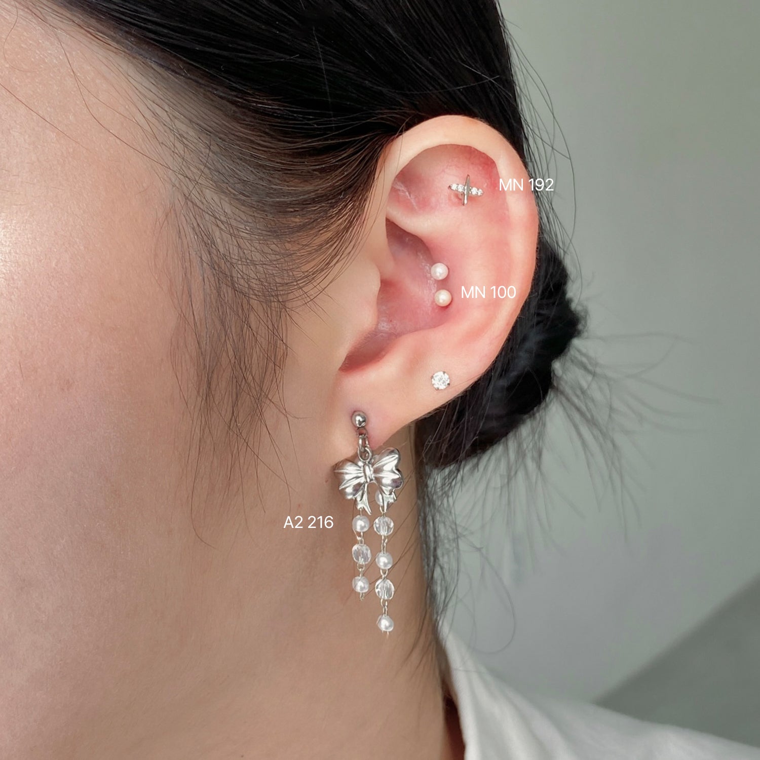 A2 216 アクリル真珠ビーズリボンドロップピアス