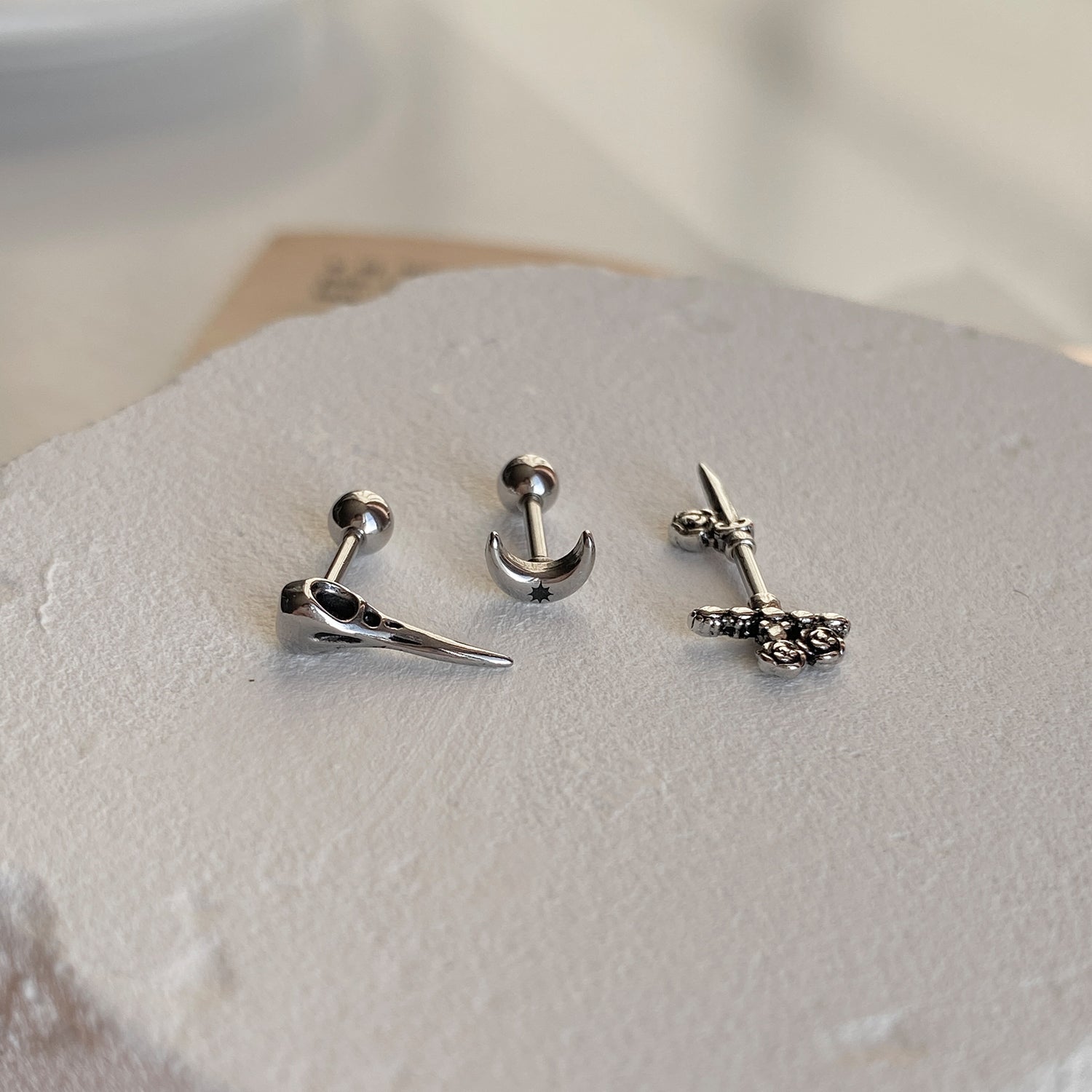 SET-084 エンティックムーンズ牙ピアスセット