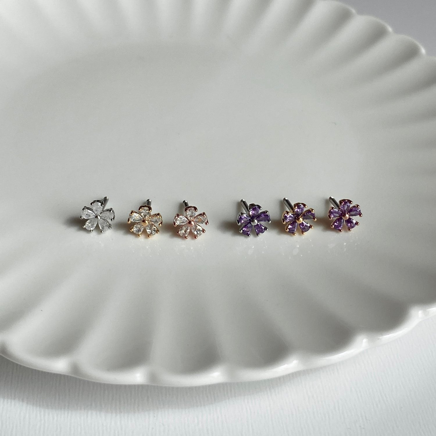 ウォータードロップ ミニフラワー ピアス (워터드랍 미니플라워 피어싱)