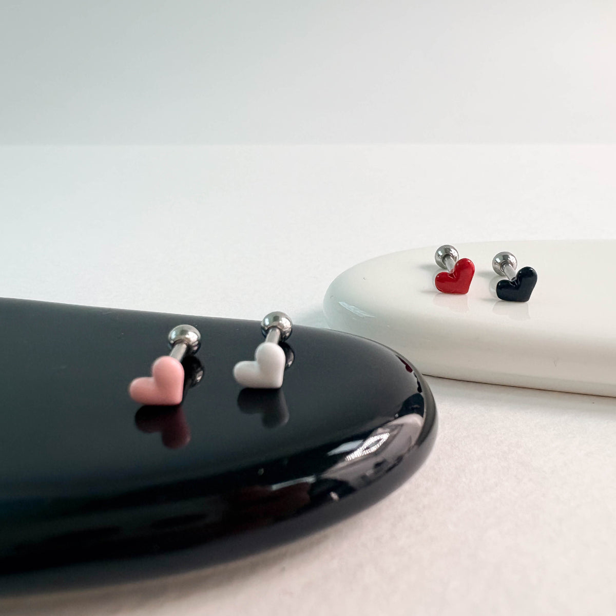 A8 301 ボリュームミニハートピアス
