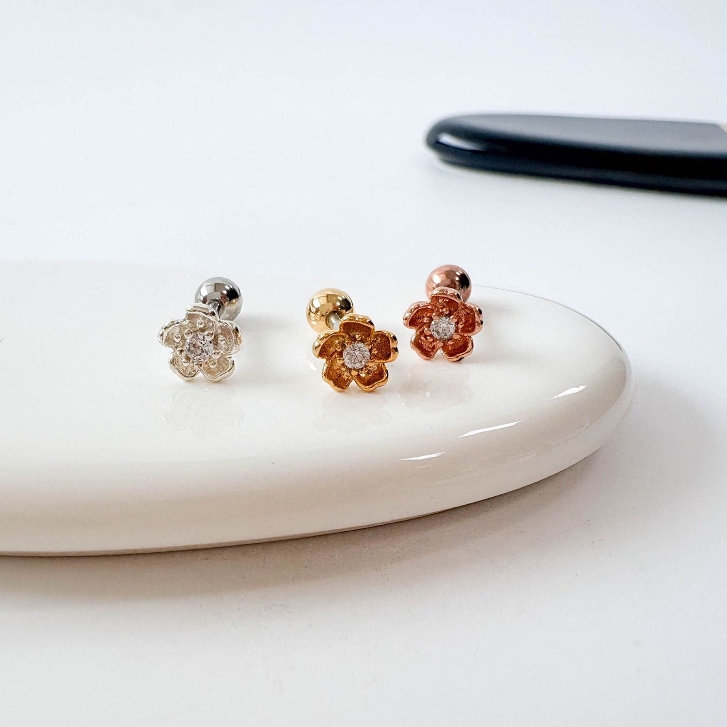 theminis ペンタ クロス 真鍮 ピアス 軟骨ピアス mn 202