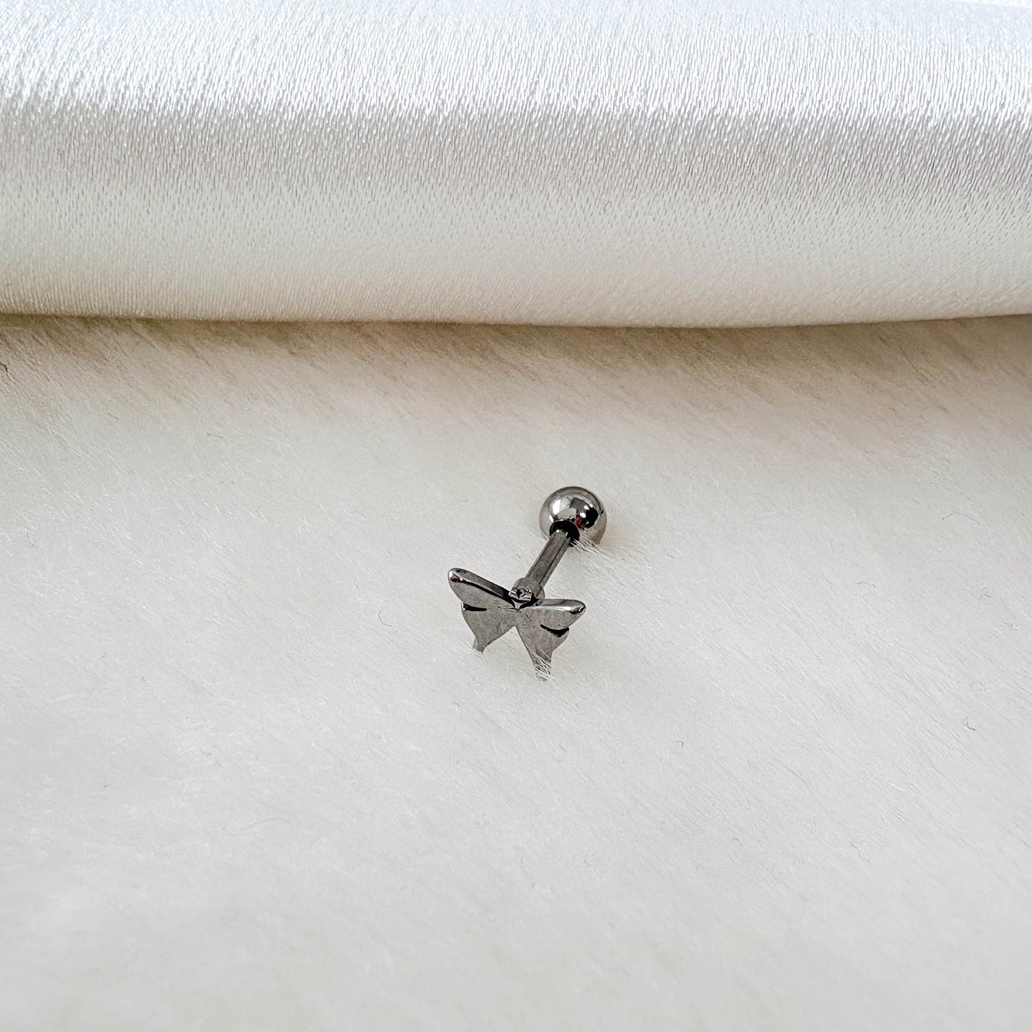 theminis 蝶 サージカルステンレス ピアス 金属アレルギー対応 b3 068