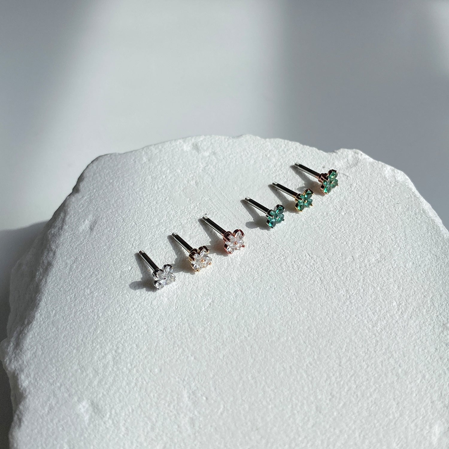 theminis クローバー 真鍮 キュービックジルコニア ピアス 軟骨ピアス a8 269