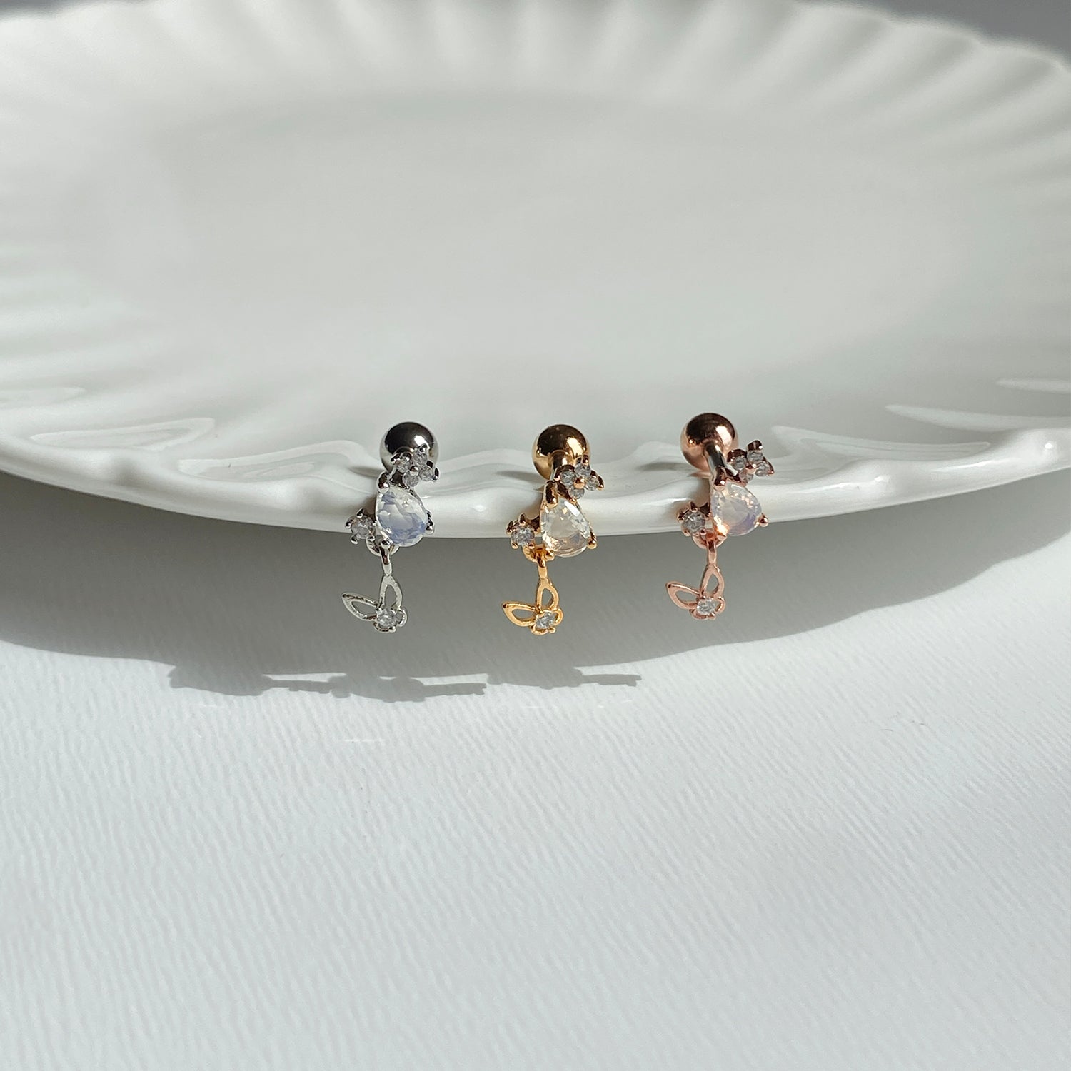 theminis ドロップ 蝶 真鍮 キュービックジルコニア ピアス 韓国ピアス a8 297