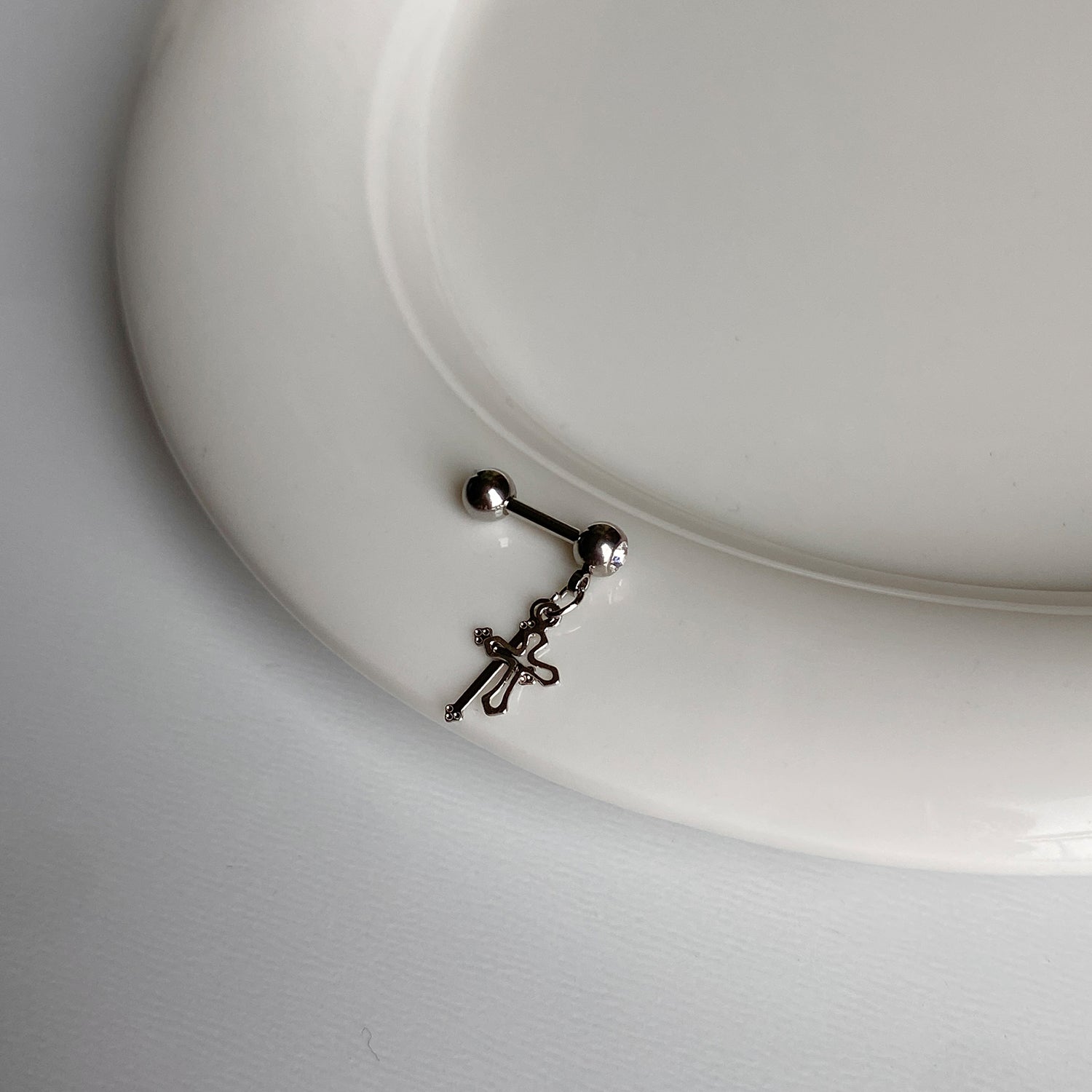theminis ドロップ クロス 真鍮 キュービックジルコニア ピアス 軟骨ピアス a4 115
