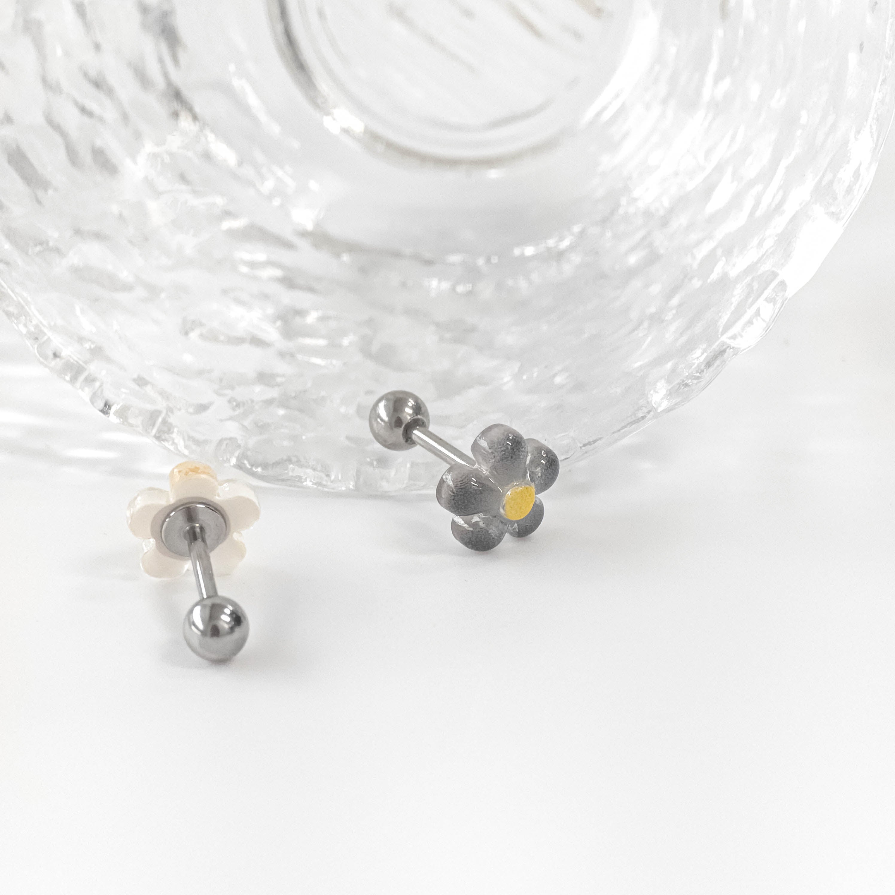 theminisサージカルアクリル花ボディピアスMK 068-3
