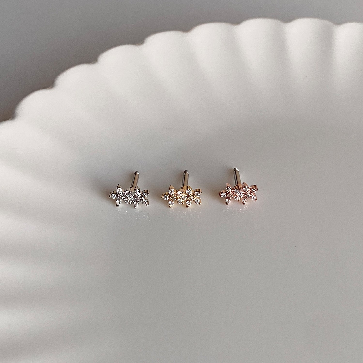 theminis ミニ フラワー 真鍮 キュービックジルコニア ピアス 軟骨ピアス mj 063