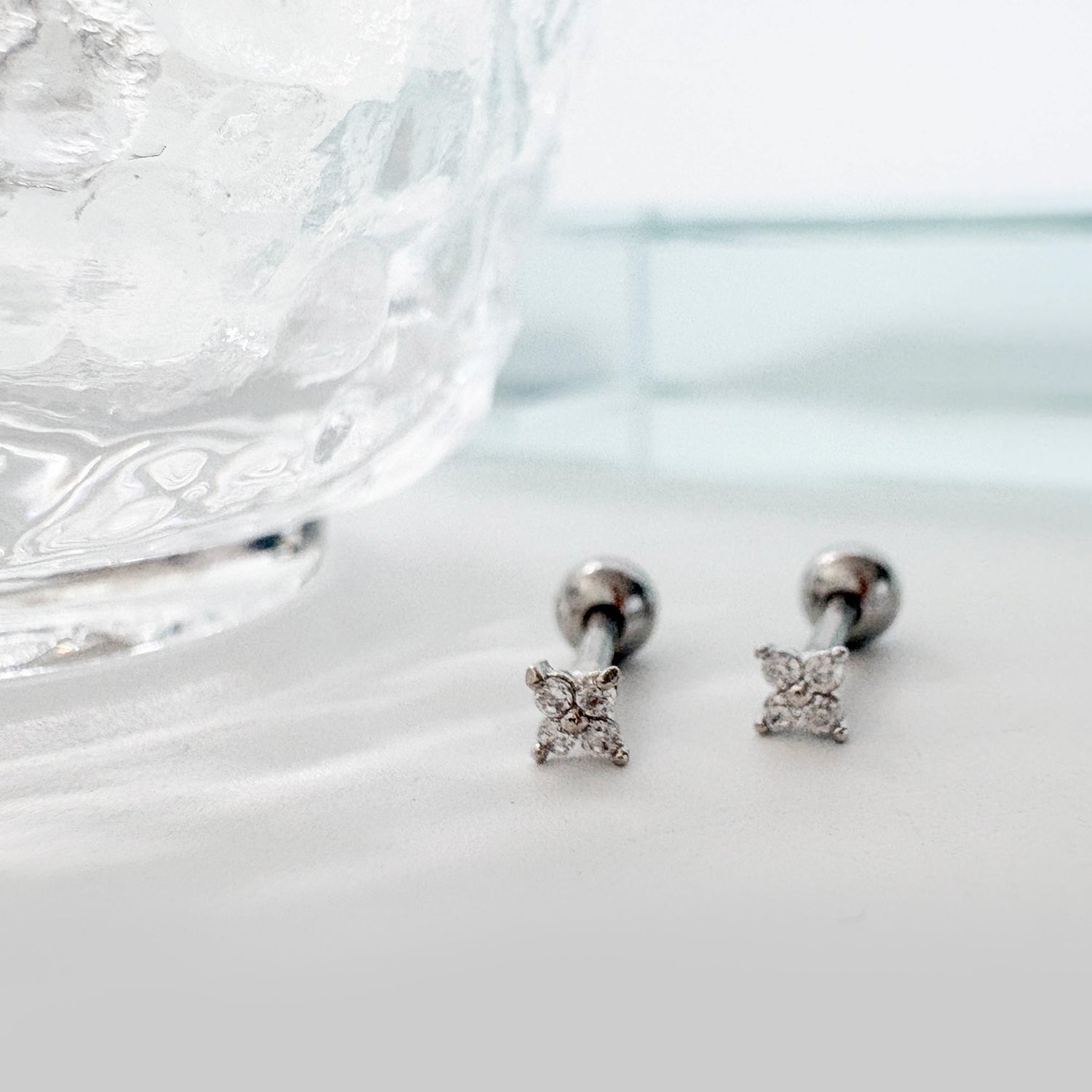 theminis 小さめ フラワー キュービックジルコニア ピアス mn 201