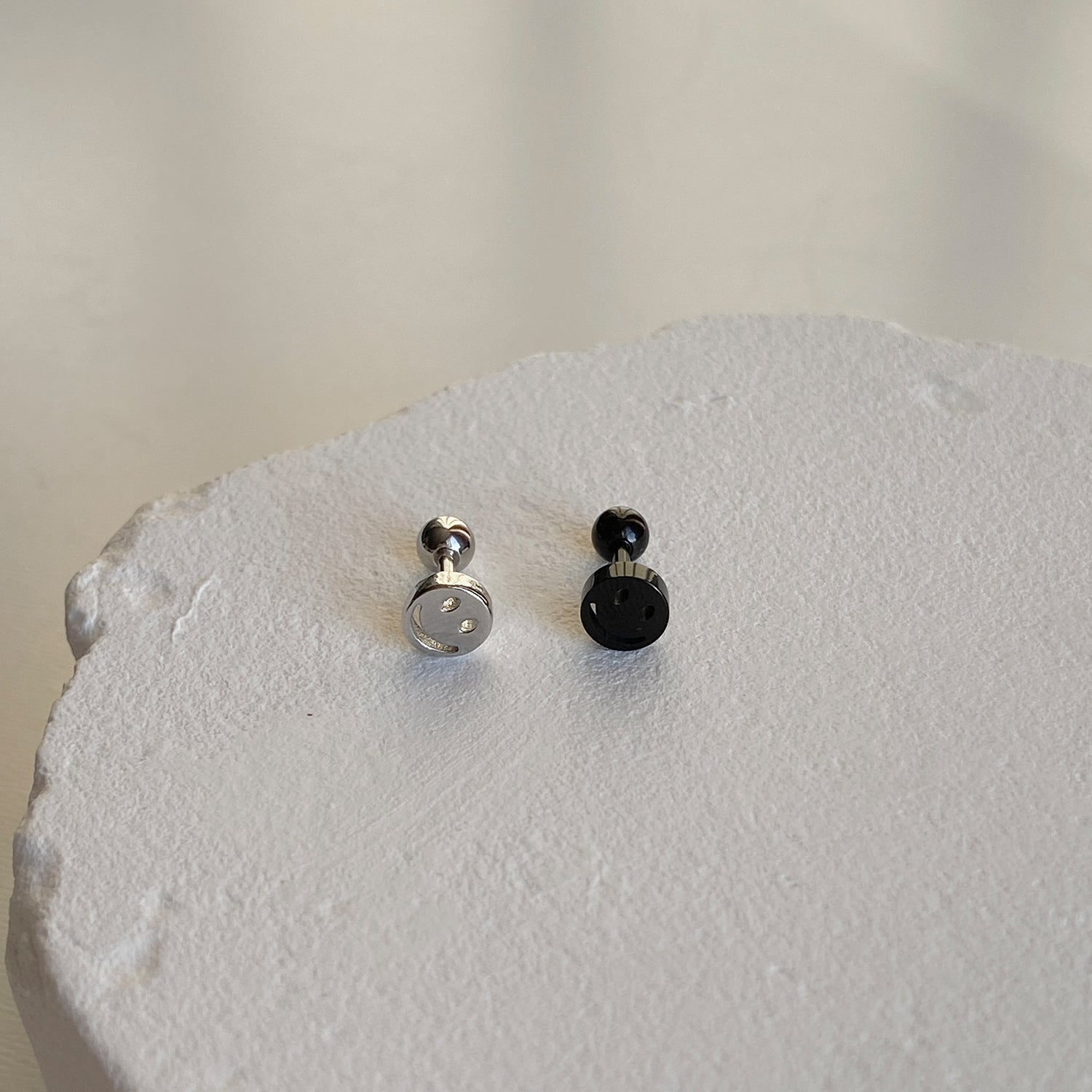 ピアス RiSaO B3 002 サージカルミニスマイルピアス