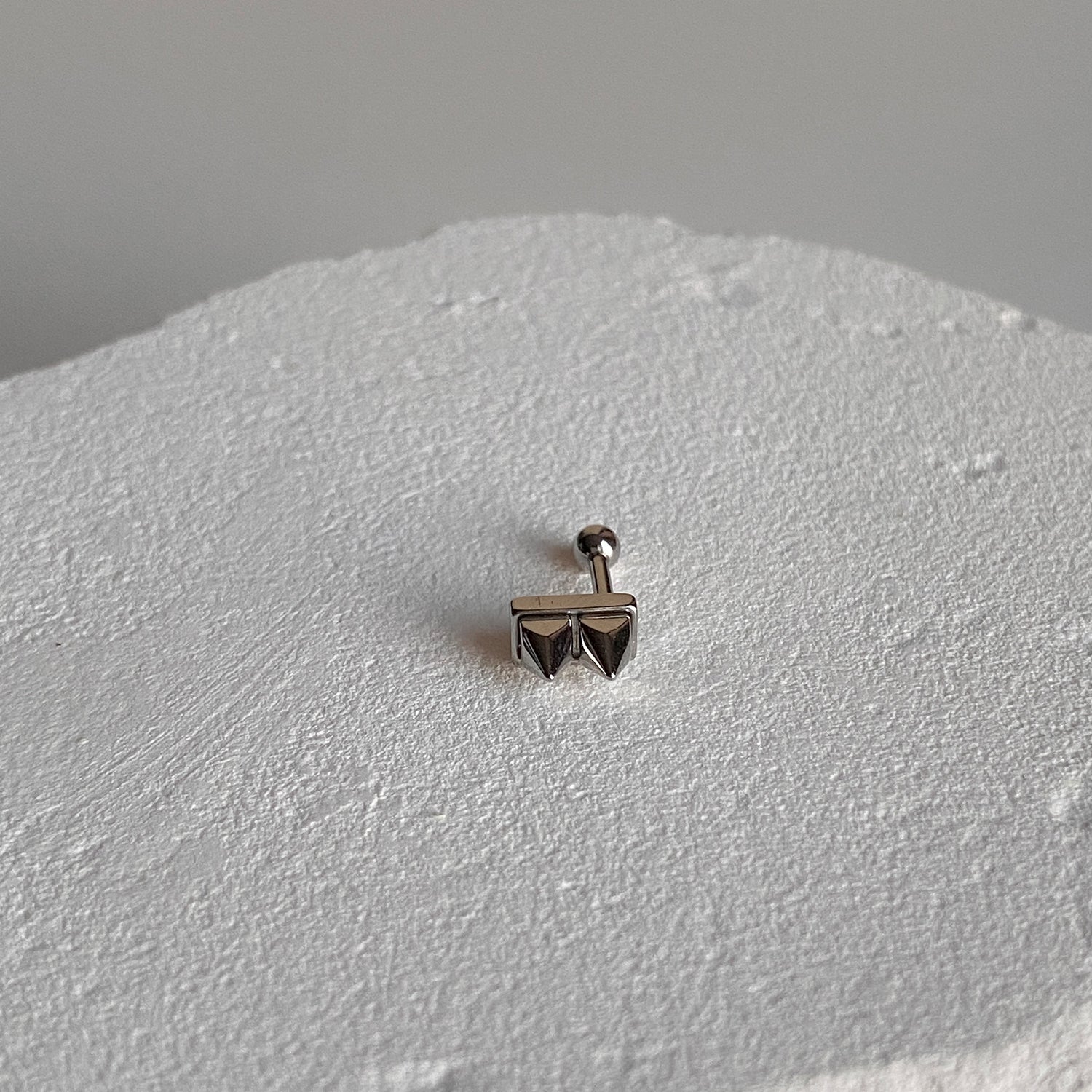 theminis スパイク 真鍮 キュービックジルコニア ピアス 軟骨ピアス a9 244