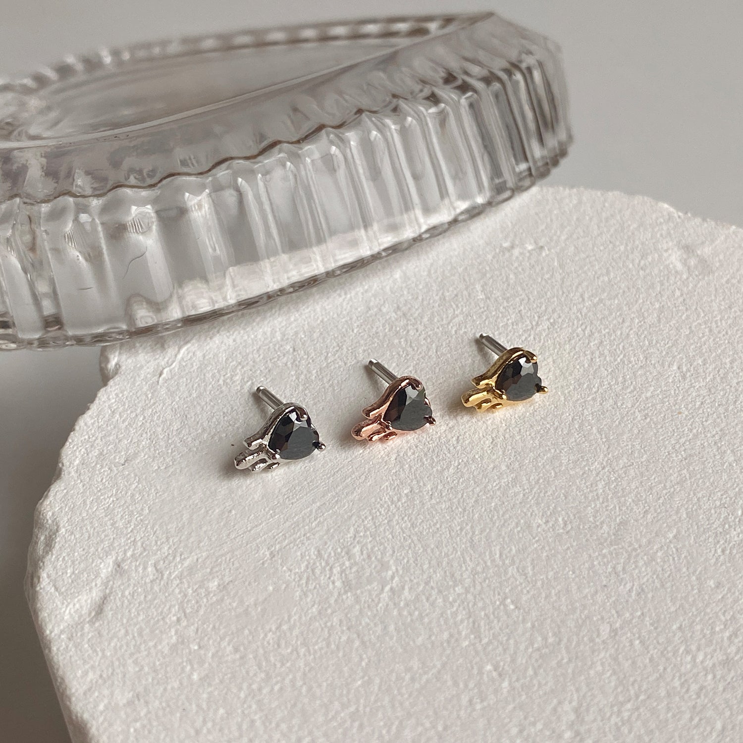 theminis ストーン ハート 真鍮 キュービック ピアス 軟骨ピアス mp 157