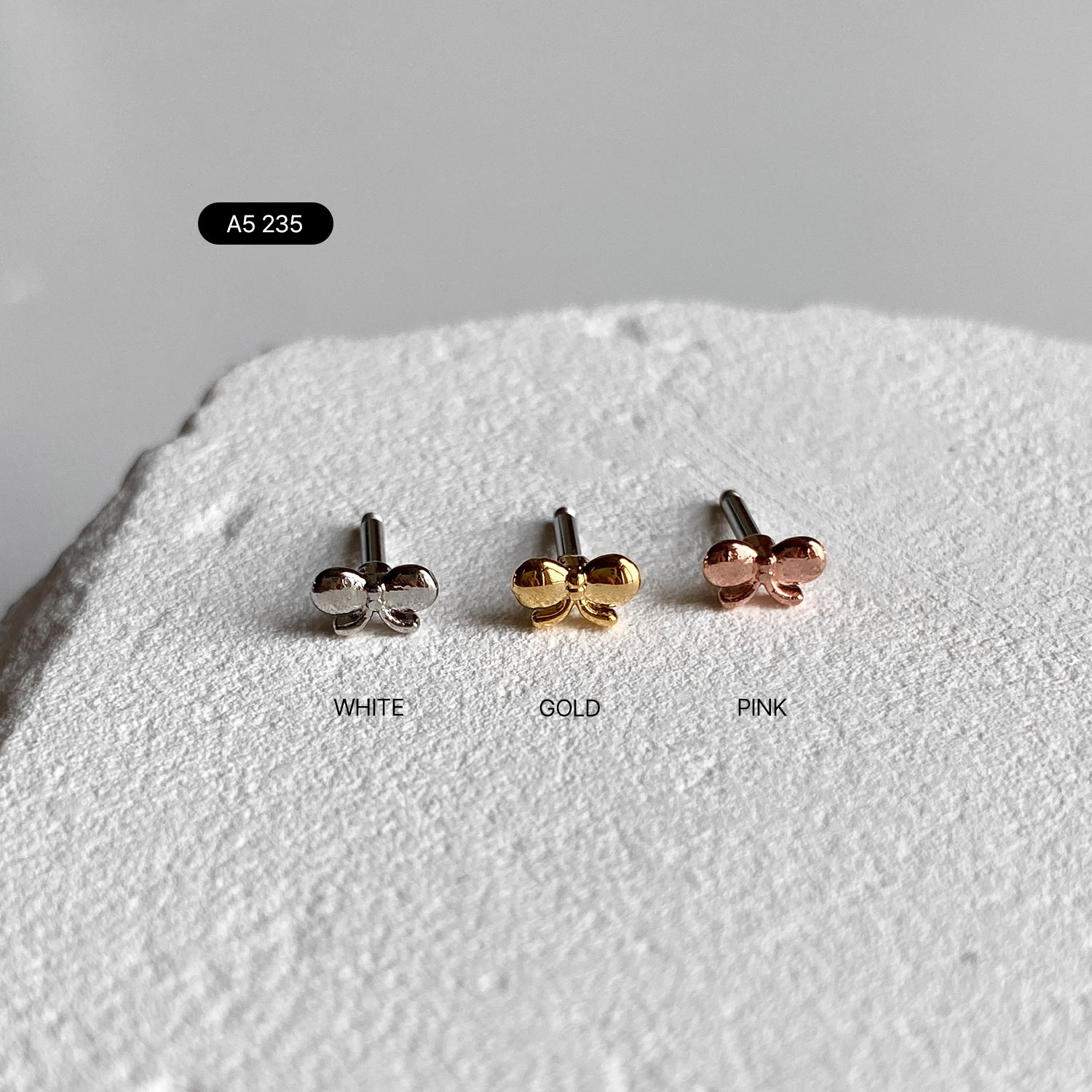 A5 235 シンプルな蝶リボンピアス