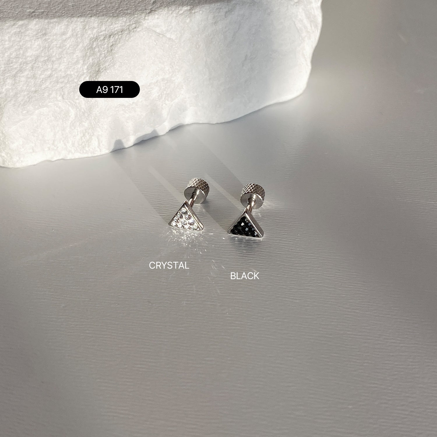 A9 171 三角キュービックストーンピアス