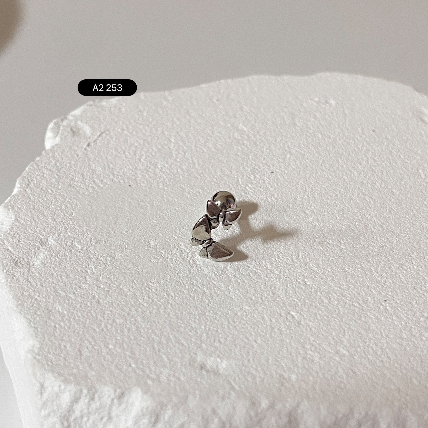 A2 253 エンティック蝶ピアス