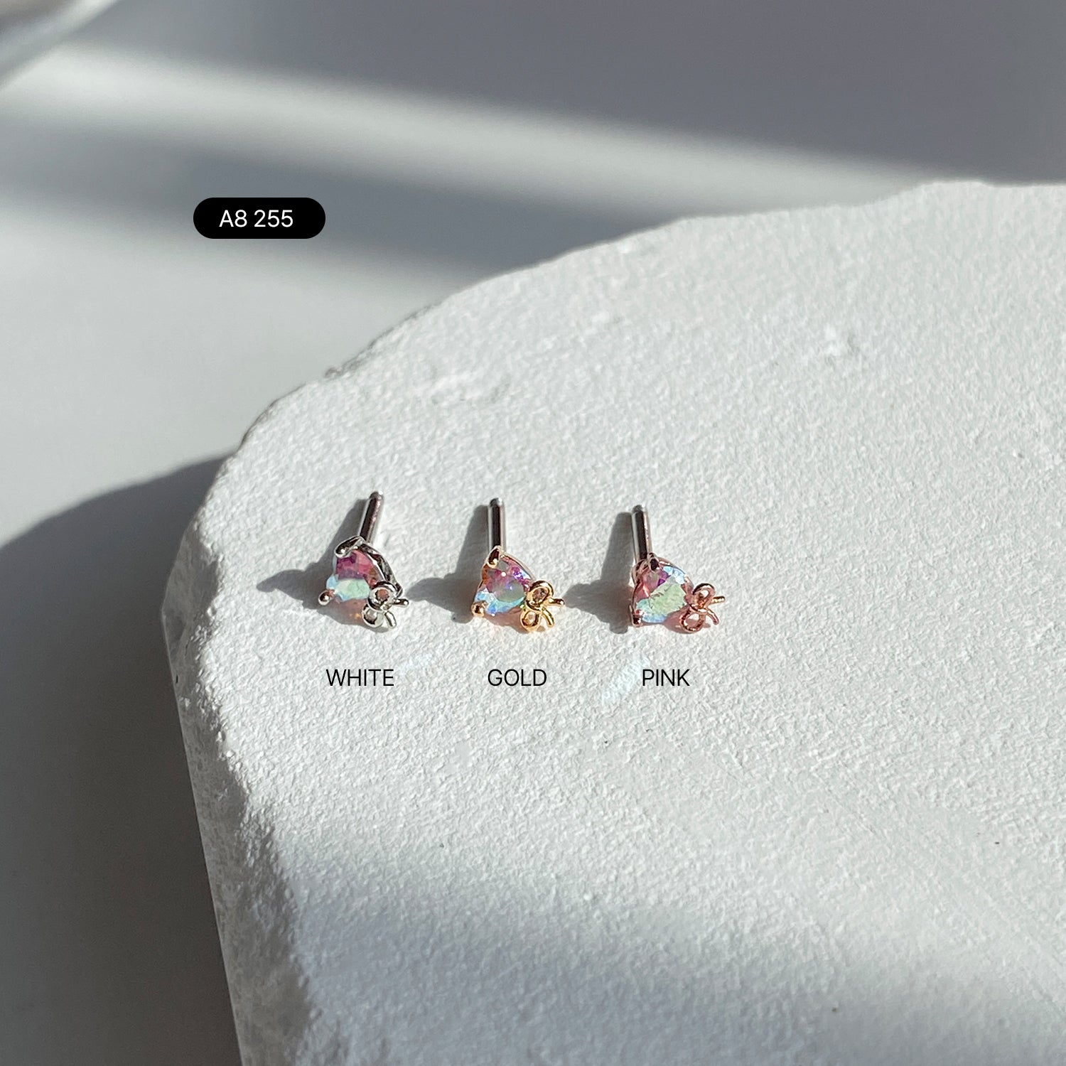 A8 255 ラブリーリボンハートキュービックピアス