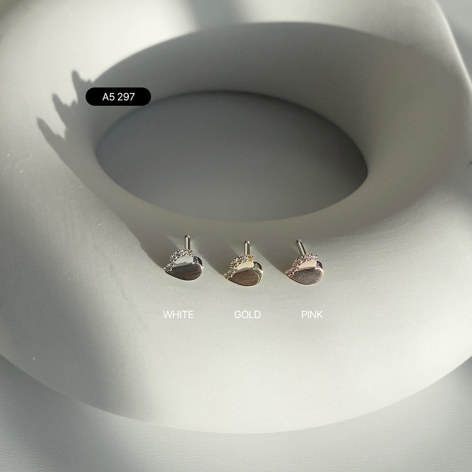 A5 297 ハーフキュービックスチールハートピアス