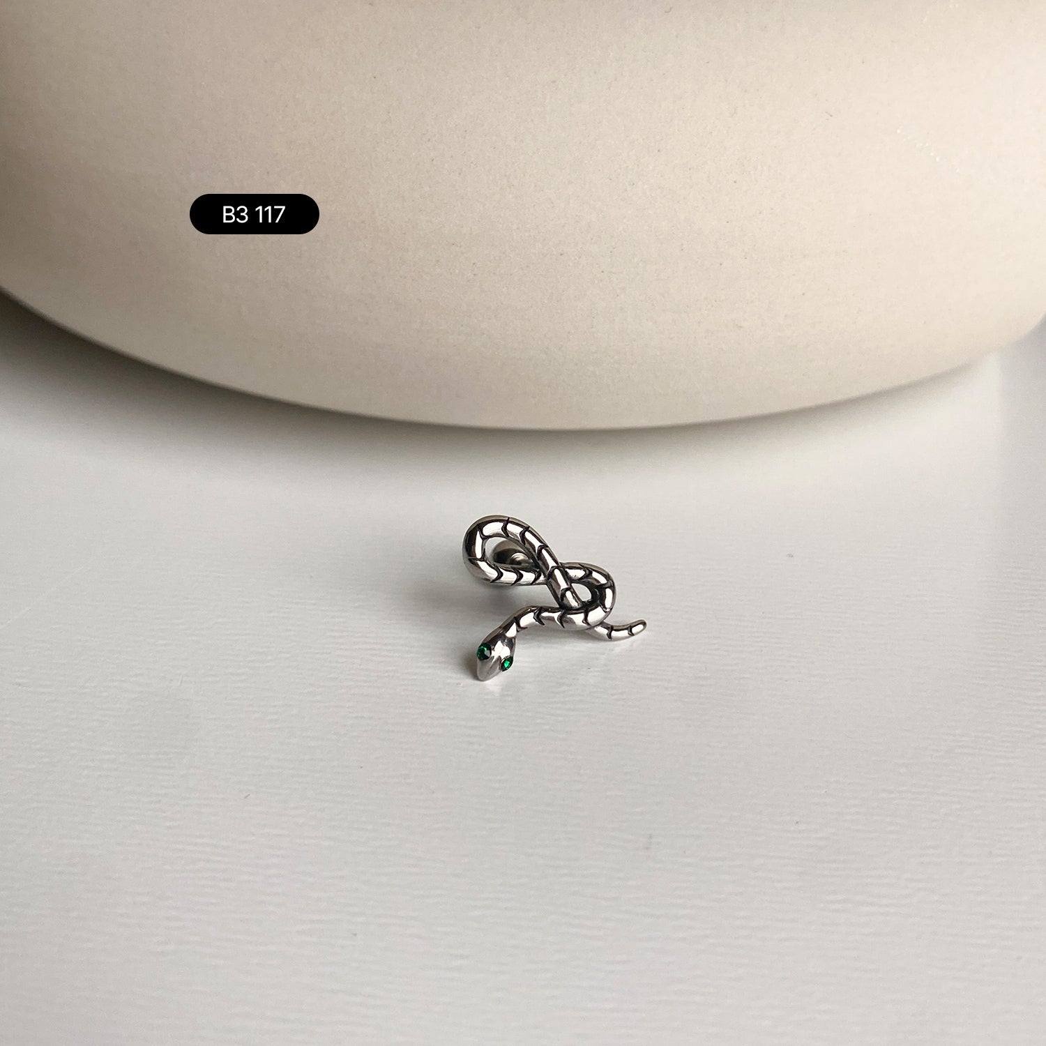 B3 117 アナコンダグリーンキュービックピアス